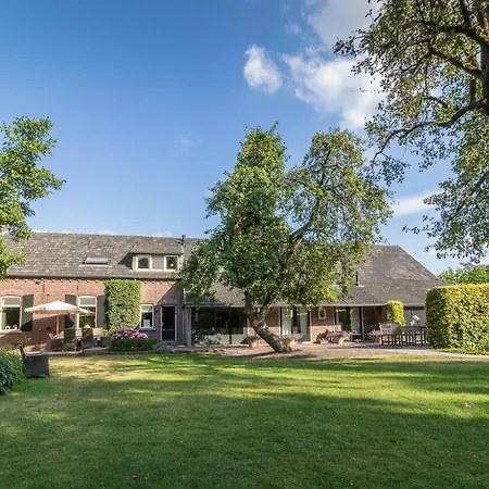 De Kamphoeve Bed & Breakfast Beringe